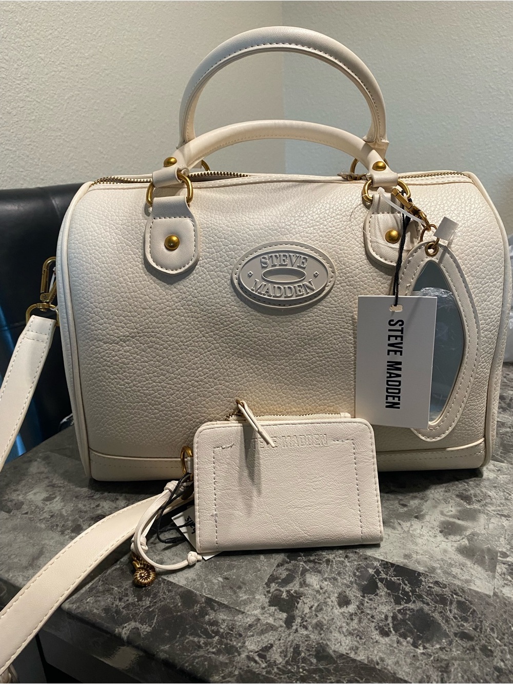 Steve Madden Cream Pebbled Satchel with Gold Hardware/Matching Wallet.. - Picture 2 of 2